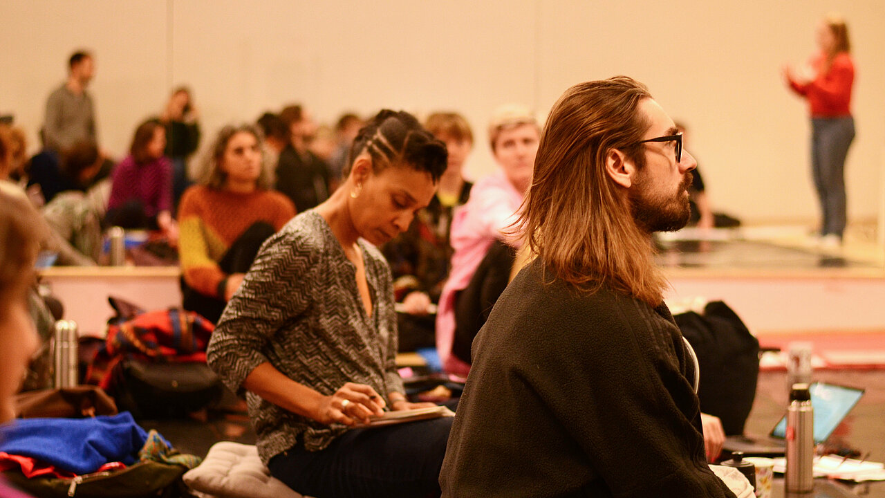 Ghislaine Gau & Imre Vass listening